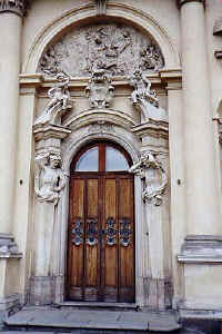 027-wilanov-door.jpg (29136 bytes)