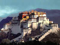 121-potala-side.jpg (35358 bytes)