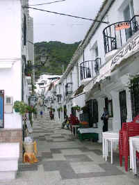 016-mijas-street.jpg (40711 bytes)