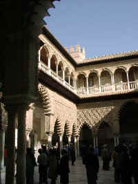 025-seville-courtyard.jpg (33200 bytes)