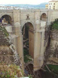 084-ronda-bridge.jpg (28522 bytes)