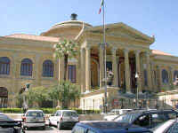 019-Teatro-Massimo.jpg (89875 bytes)