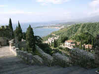 087-Taormina-view.jpg (21326 bytes)