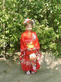 12-05-heian-girl.jpg (96225 bytes) width=