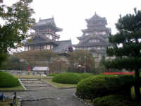 19-02-fushimi-castle.jpg (106586 bytes)