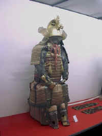 19-08-fushimi-armor.jpg (37071 bytes)