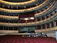 09-21-04_opera-aud.JPG (207363 bytes)