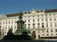 09-21-20a_hofburg-heldenplatz.JPG (146029 bytes)