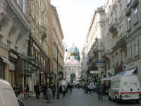 09-22-01_hofburg-gate.JPG (146836 bytes)