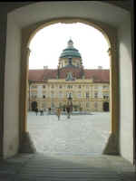 09-23-13b_melk-arch.JPG (65522 bytes)