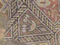 09-26-07b_mosaic-detail.jpg (191170 bytes)